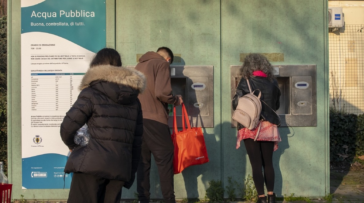 Scopri di più sull'articolo Casette dell’acqua parmensi: risparmiate 1,5 milioni di bottiglie