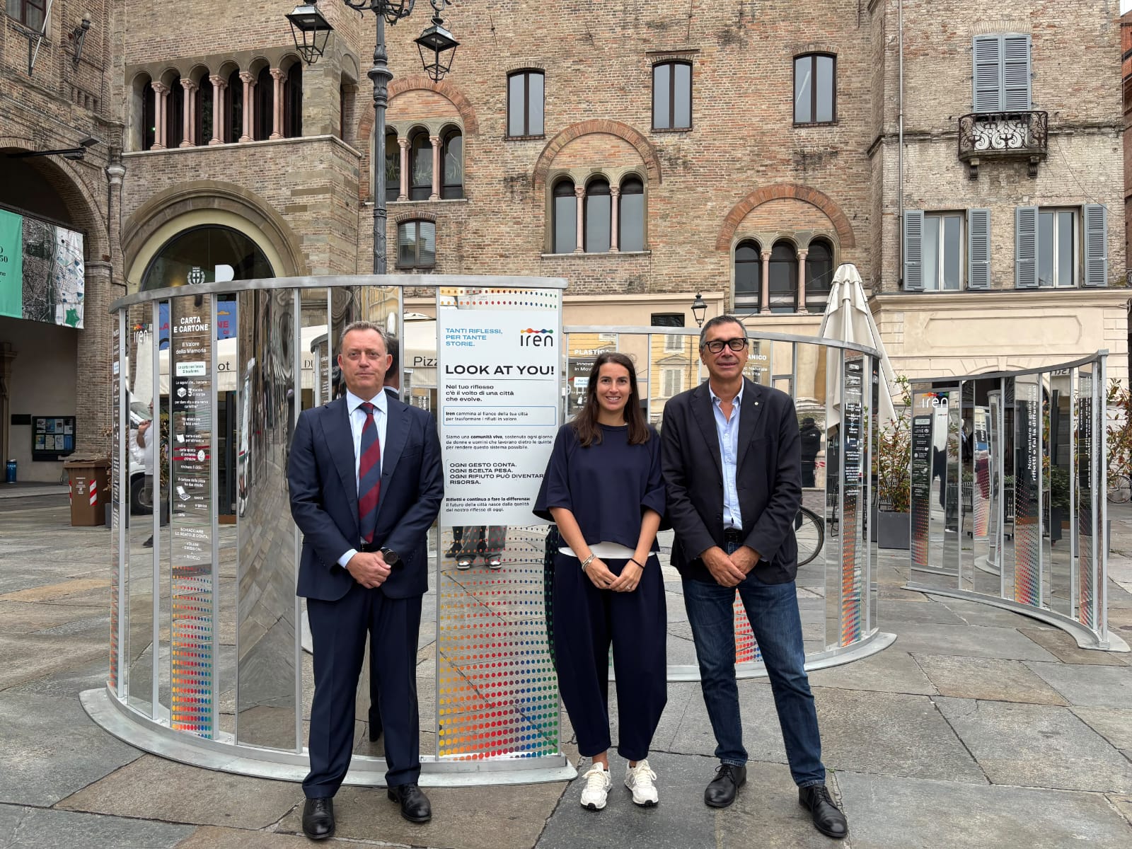 Al momento stai visualizzando “Look at you!” l’installazione di Iren Ambiente dedicata alla raccolta differenziata e alla sostenibilità in piazza Garibaldi