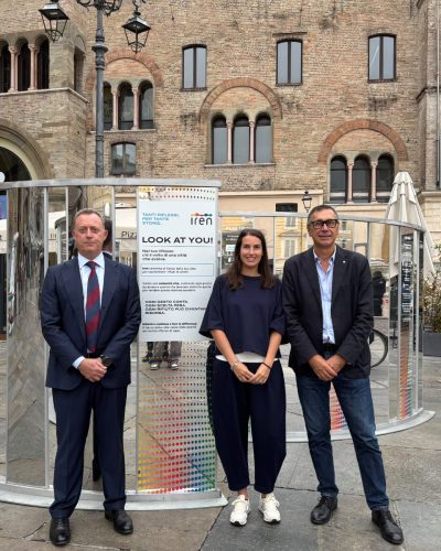 “Look at you!” l’installazione di Iren Ambiente dedicata alla raccolta differenziata e alla sostenibilità in piazza Garibaldi
